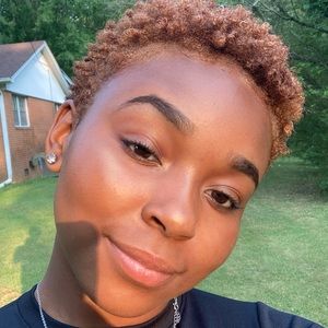 Meet your Posher, Ambria